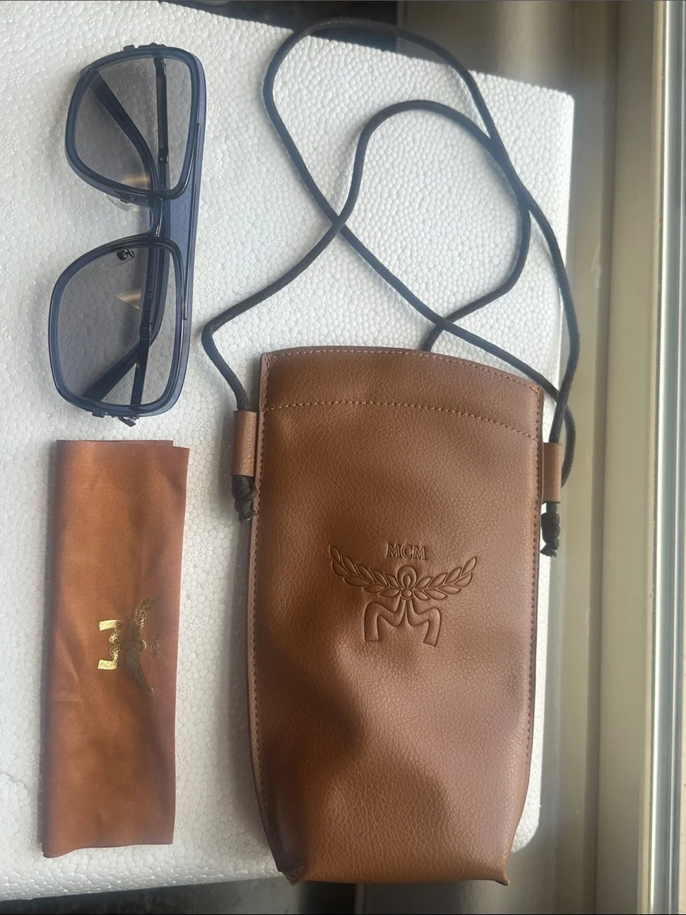 MCM worldwide navigator aviator sunglasses MW0017-H